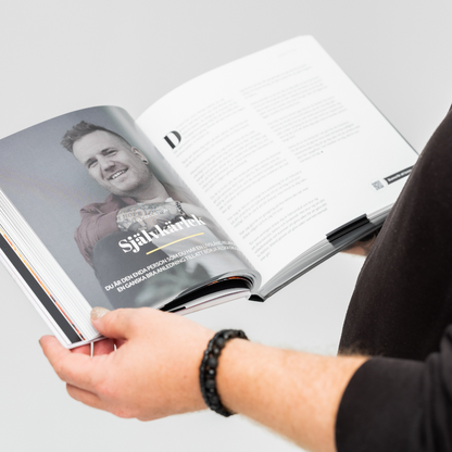 Andreas Jonsson håller i sin bok Konsten att leva livet 